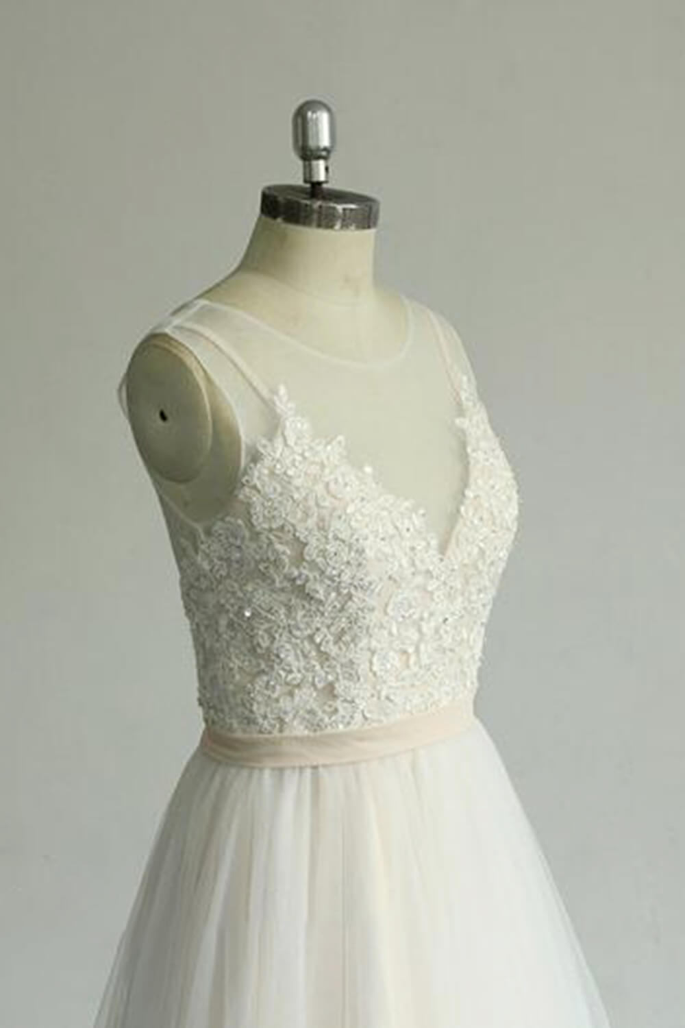 Chic Straps Sleeveless Appliques Wedding Dress | A-line Tulle White Bridal Gowns