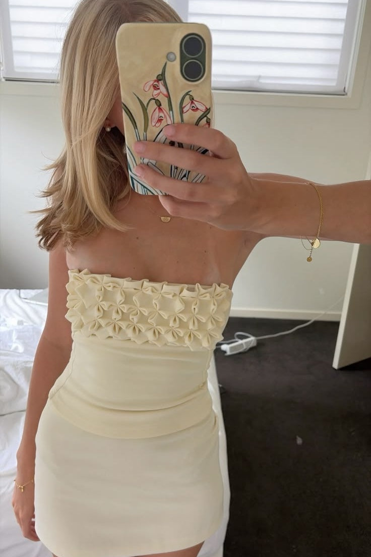 Chic Sheath Strapless Ivory Short Homecoming Dress with 3D Flowers
