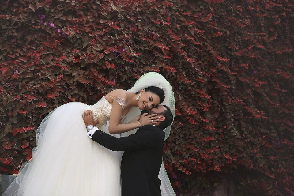 Crystal White Tulle Long Ball Gown Wedding Dress with Beadings Off Shoulder Elegant Formal Bridal Gowns