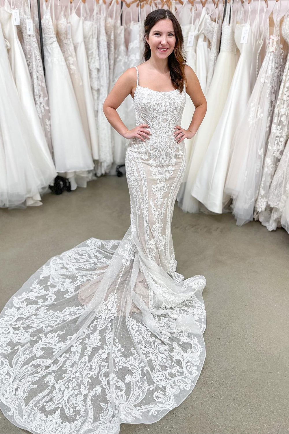 Delicate Appliques Lace Mermaid Spaghetti Straps Backless Floor-length Beach Wedding Dress