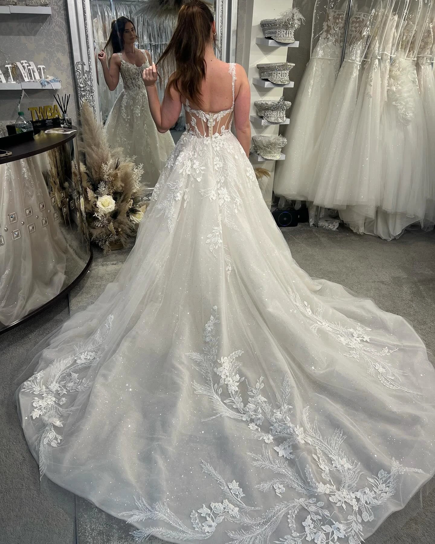 Designer White A-line Spaghetti Straps Sleeveless Tulle Wedding Dresses With Lace (ZD16484)