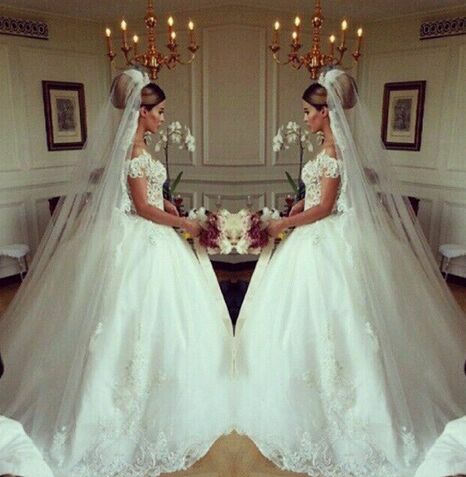 Elegant Lace Princess Ball Gown Wedding Dresses Sheer Mesh Neck Buttons Popular Bridal Dresses