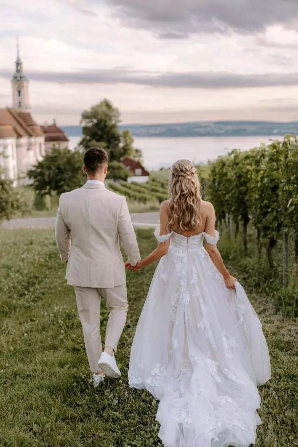 Elegant Long Off-the-Shoulder Tulle Floral Lace Wedding Dress