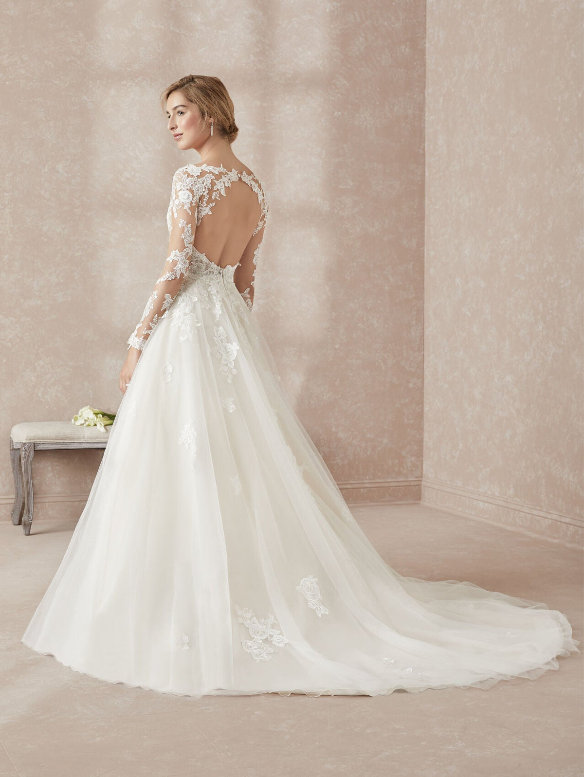 Elegant Long Sleeves White Floor-Length Wedding Dress With Lace Appliques