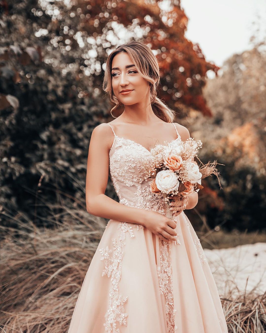 Elegant Nude Pink Sweetheart Tulle Appliques Ruffles Prom Dresses