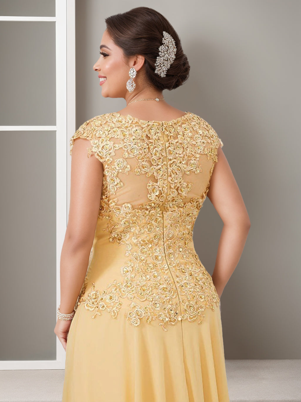 Elegant Plus Size Mother of the Bride A Line Long Dress with Jewel Neck and Beading Appliques