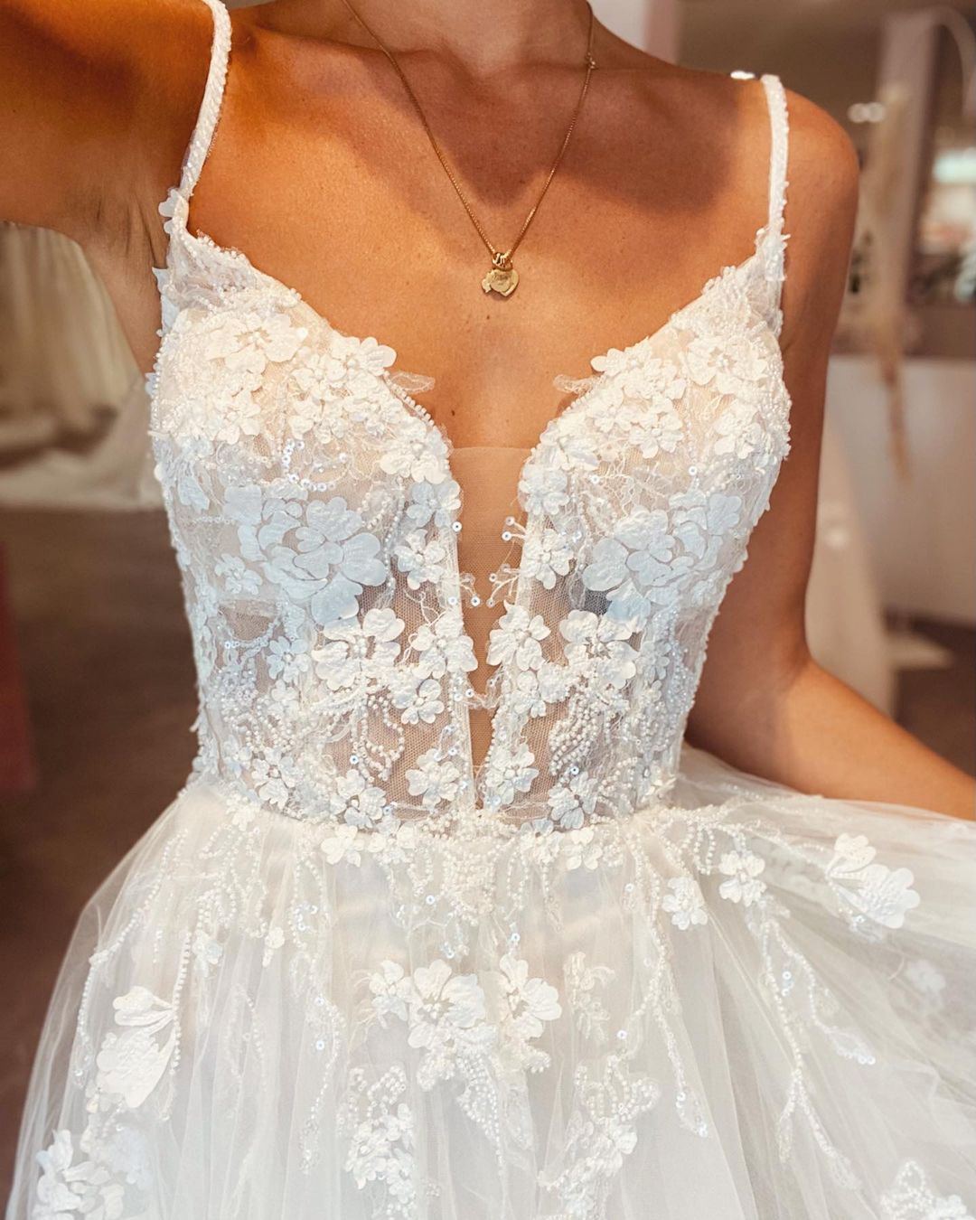 Elegant Spaghetti-Strap Lace Beach Wedding Dress Beach Bridal Gowns