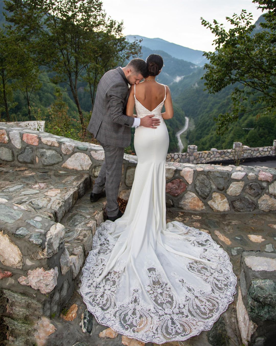Elegant Spaghetti-Straps Lace Beach Wedding Dress Mermaid Bridal Gowns