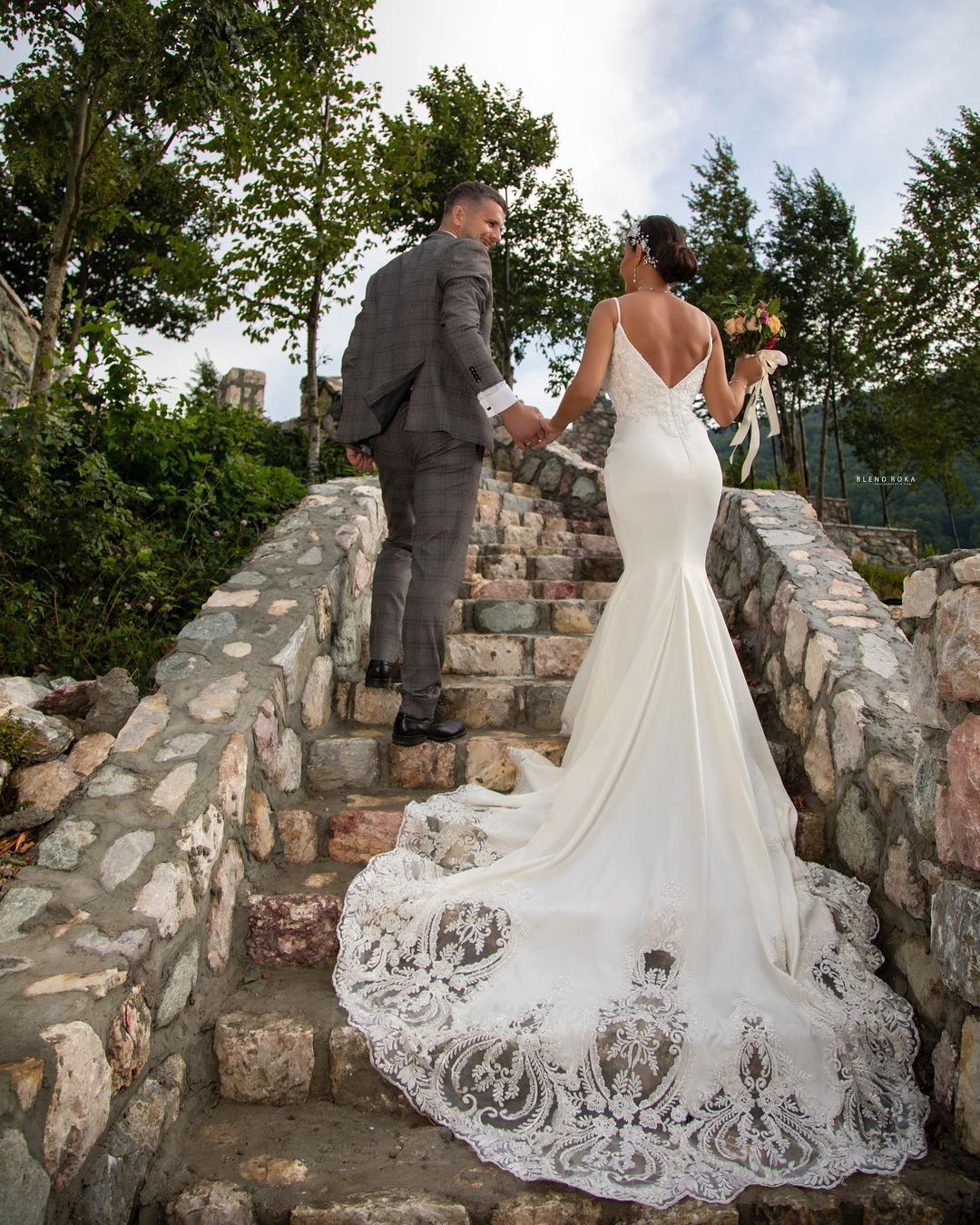 Elegant Spaghetti-Straps Lace Beach Wedding Dress Mermaid Bridal Gowns