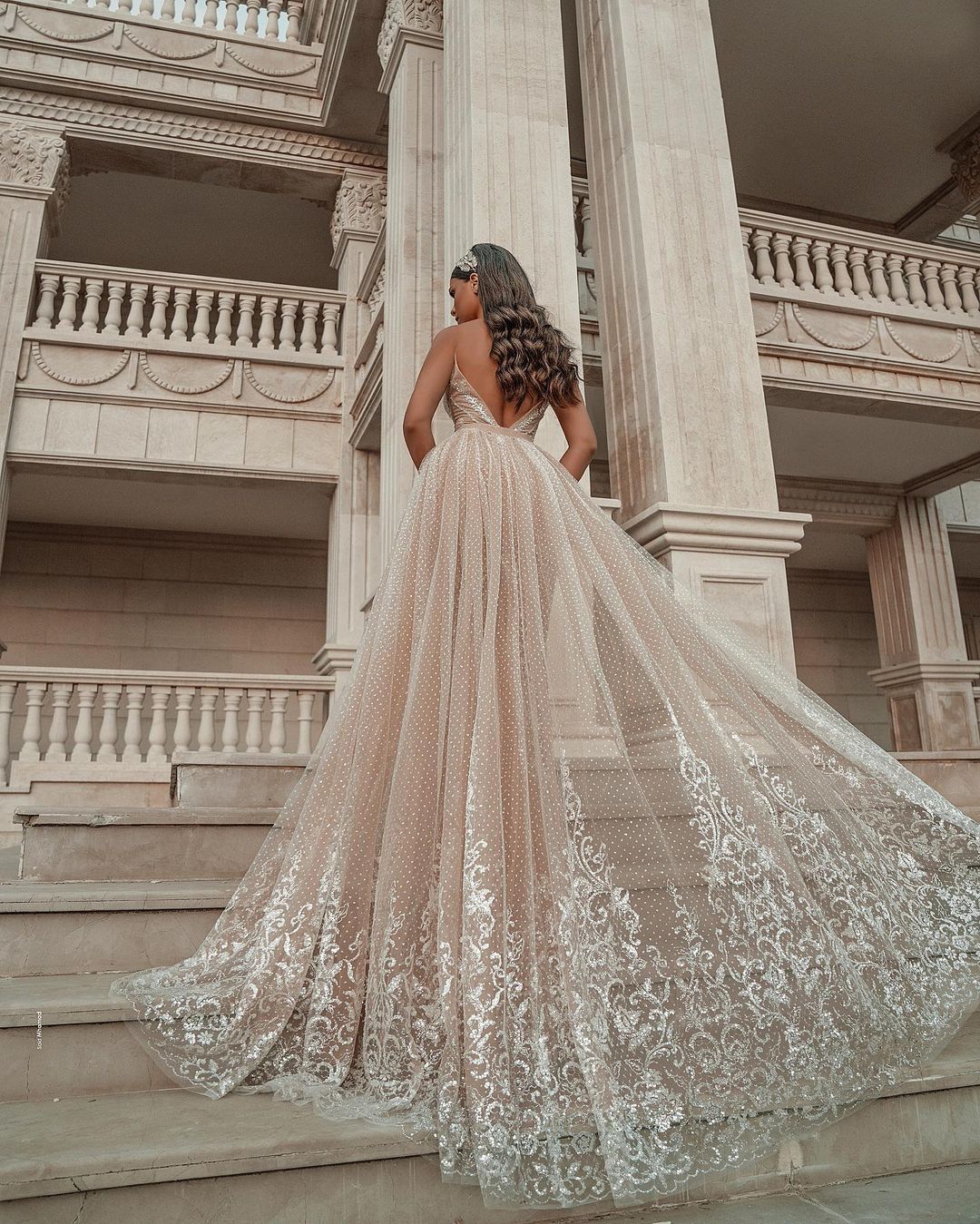 Elegant Strapless Tulle Nude Pink Sequins Beach Wedding Dresses With Detachable Skirt
