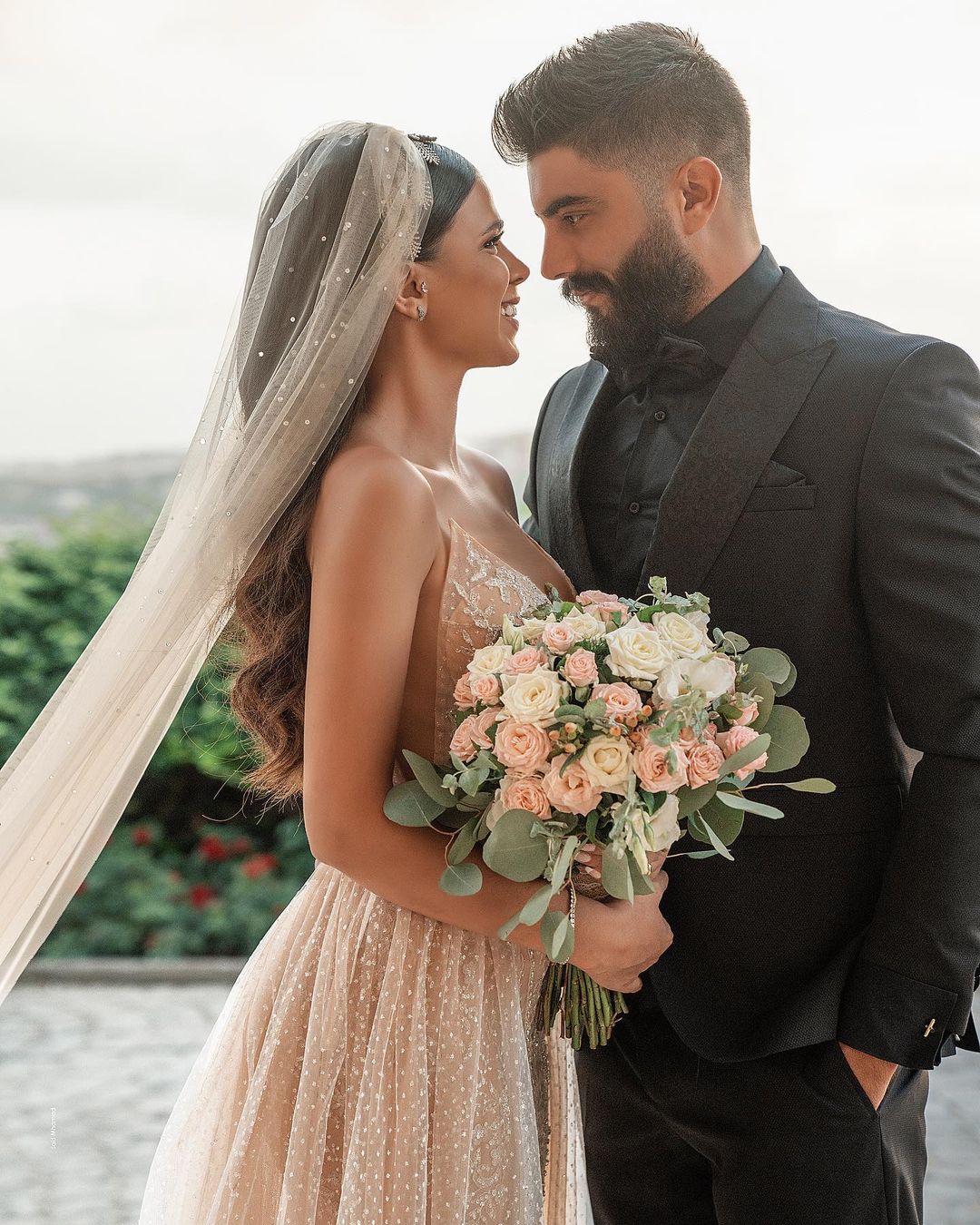 Elegant Strapless Tulle Nude Pink Sequins Beach Wedding Dresses With Detachable Skirt
