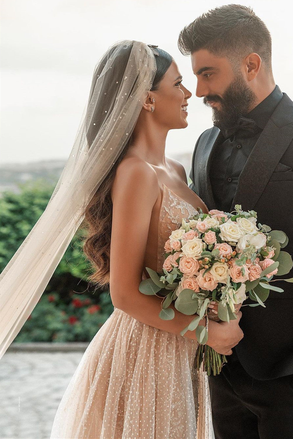 Elegant Strapless Tulle Nude Pink Sequins Beach Wedding Dresses With Detachable Skirt