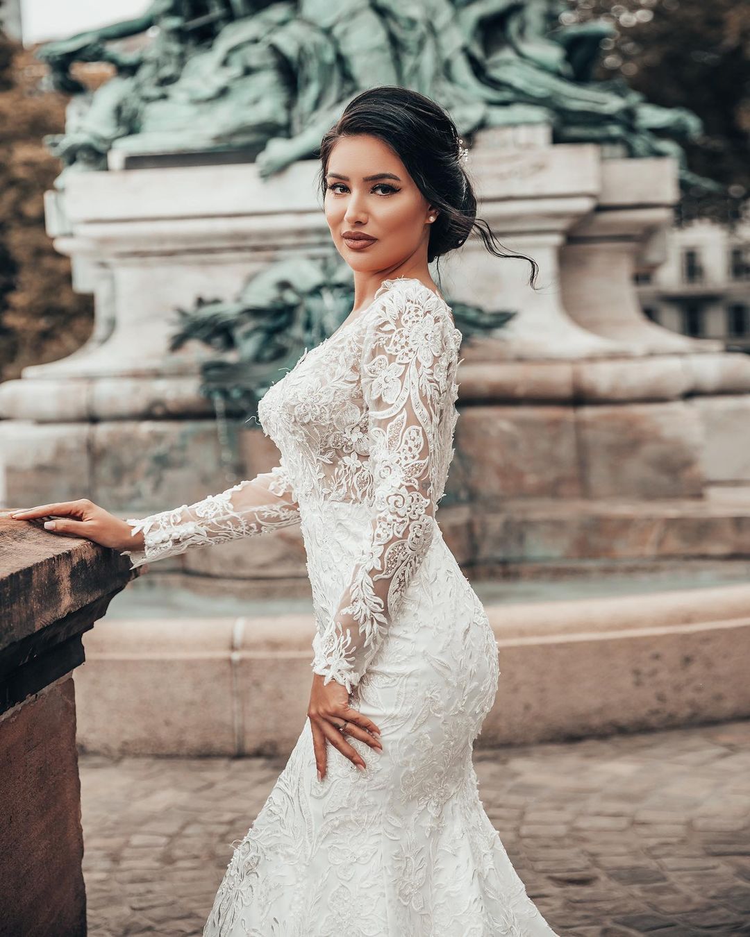 Elegant White Floral Lace Mermaid Spring Beach Wedding Dress Long Sleeves V-Neck Slim Beach Bridal Dresses