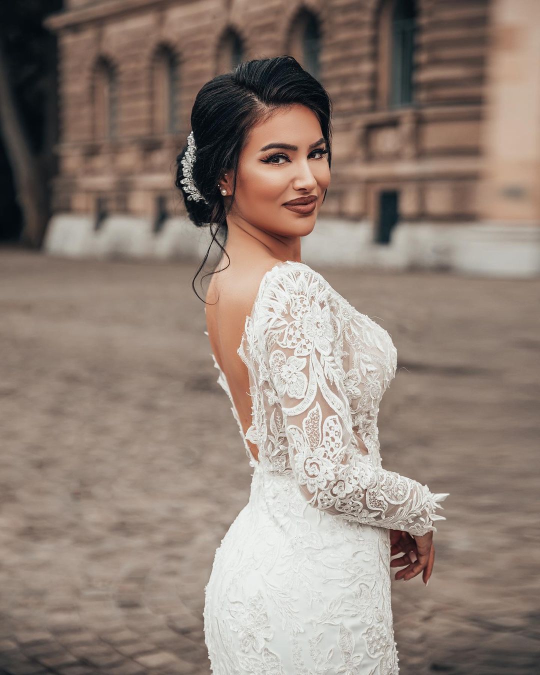 Elegant White Floral Lace Mermaid Spring Beach Wedding Dress Long Sleeves V-Neck Slim Beach Bridal Dresses