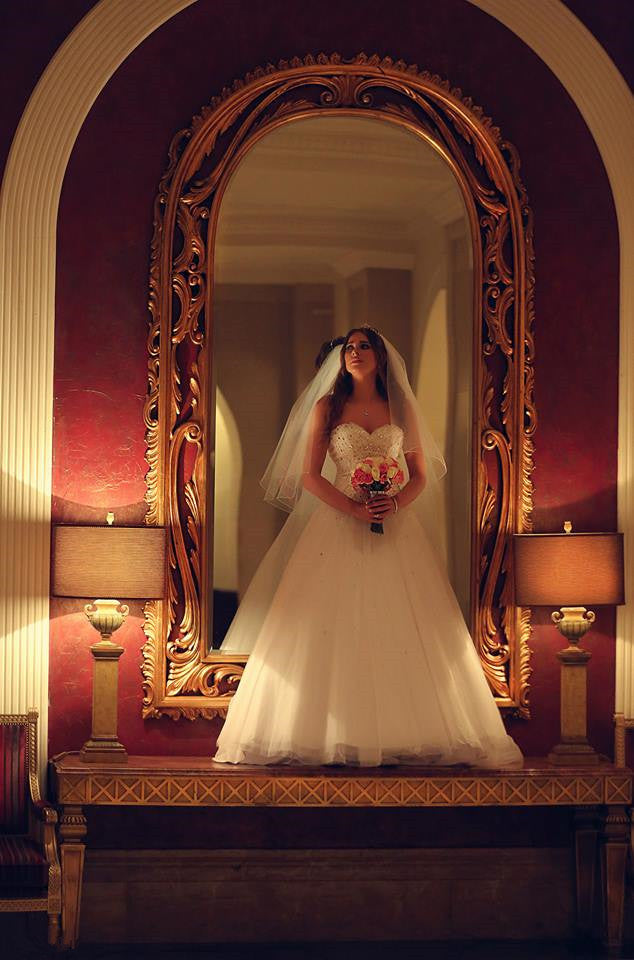 Elegant White Sweetheart Crystal Wedding Dress with Beadings Formal Puffy Floor Length Bridal Gowns