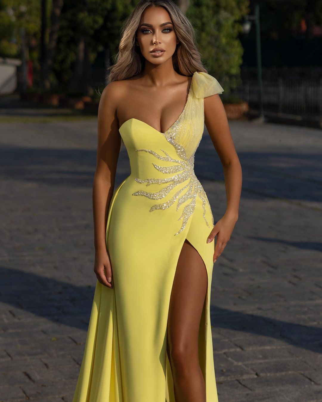 Elegant Yellow One Shoulder Prom Dress Mermaid Long With Split
