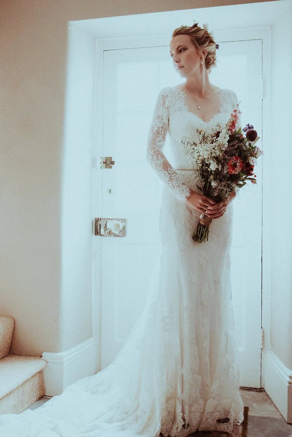 Elegant Long Sleeves V-back Lace Long Sleeves Wedding Dress (ZD16203) - VelvetHem