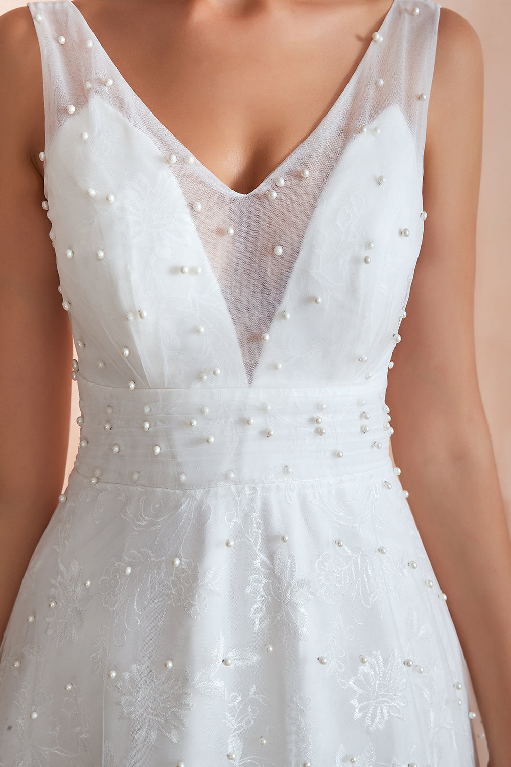 Fantastic V-Neck Sleeveless White Appliques Wedding Dress With Pearls