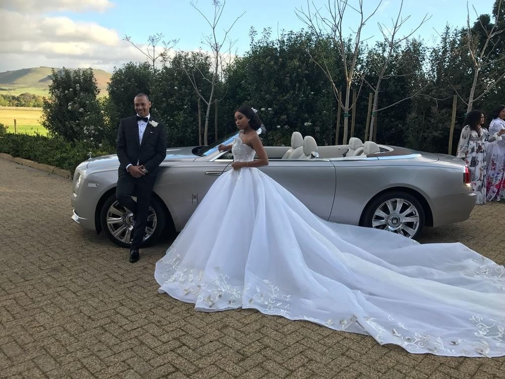 Fascinating white Sweetheart Ball Gown Appliques Wedding Dresses