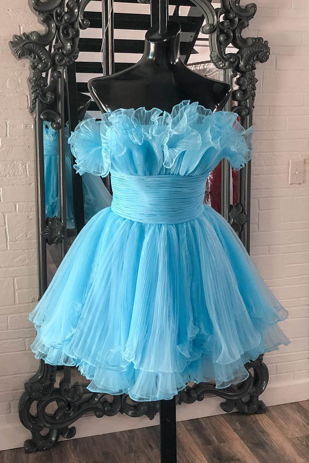 Fluffy Blue Homecoming Dresses A-Line Strapless Ruffled Short Cocktail Dresses