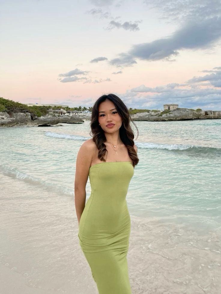 Chic Green Satin Strapless Sheath Party Evening Dress - VelvetHem