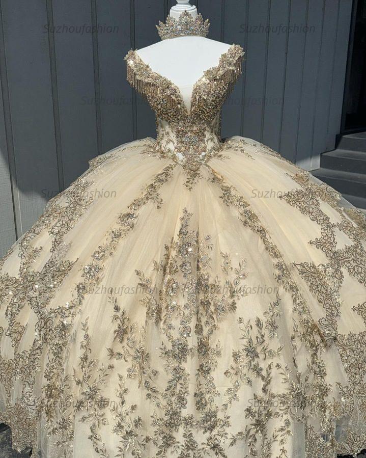 Goegeous Ball Gown Off Shoulder Lace Appliques Beaded Tiered Champagne Tulle Princess Quinceanera Dress Birthday Party Gown For Sweet 16