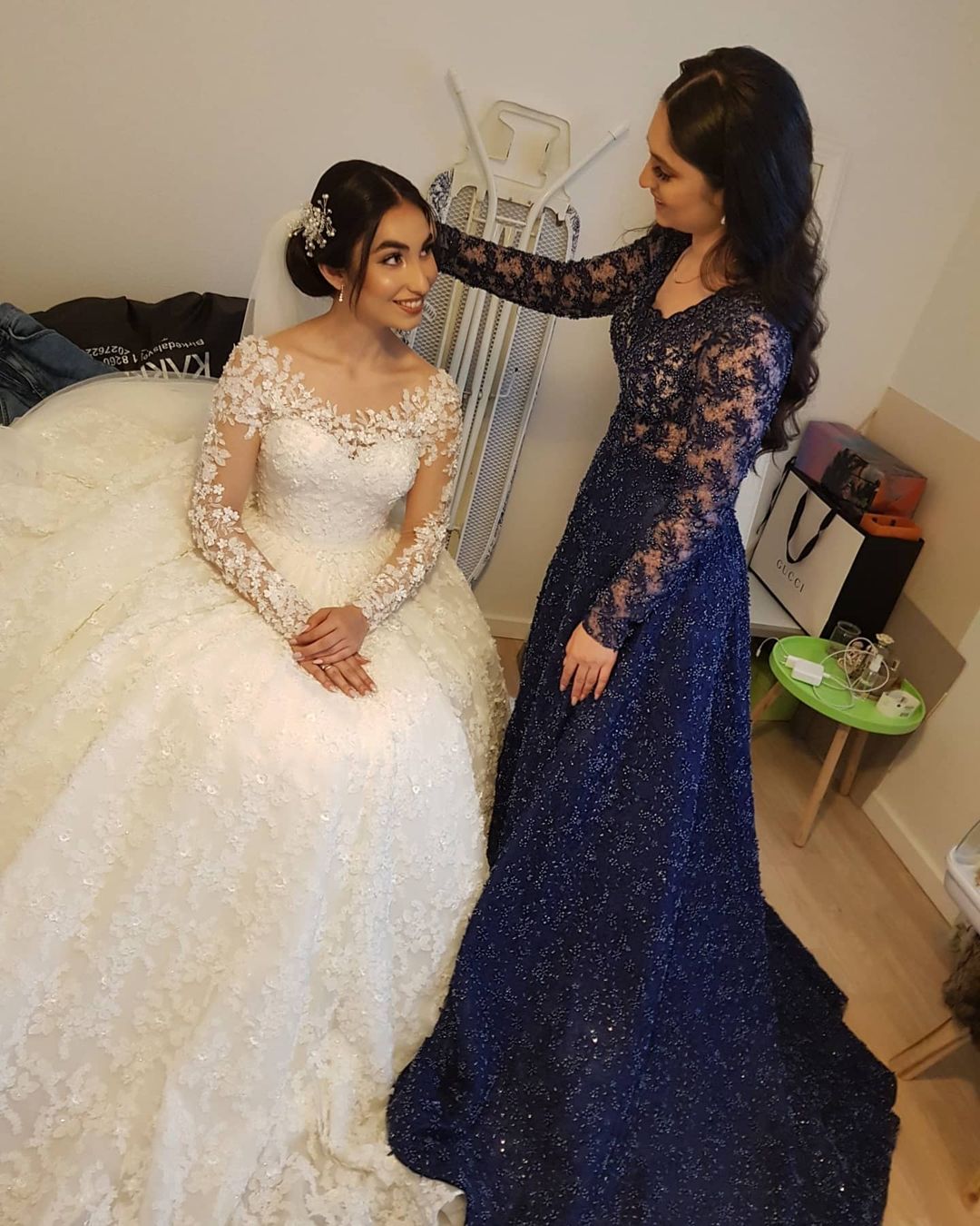 Gorgeous Floral Lace Long Sleeves Bridal Dresses Wedding Dress Aline for Bride