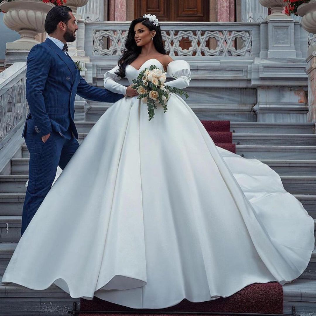 Gorgeous Sweetheart Satin Ruffles Ball Gown Wedding Dresses