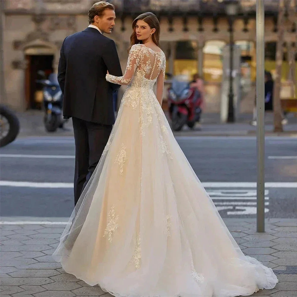 Gorgeous Women's A-line Long Sleeve Wedding Dresses Lace Applique Women's Sexy V-neck Bridal Gowns Princess Prom Party Robe Mari (ZD14171)