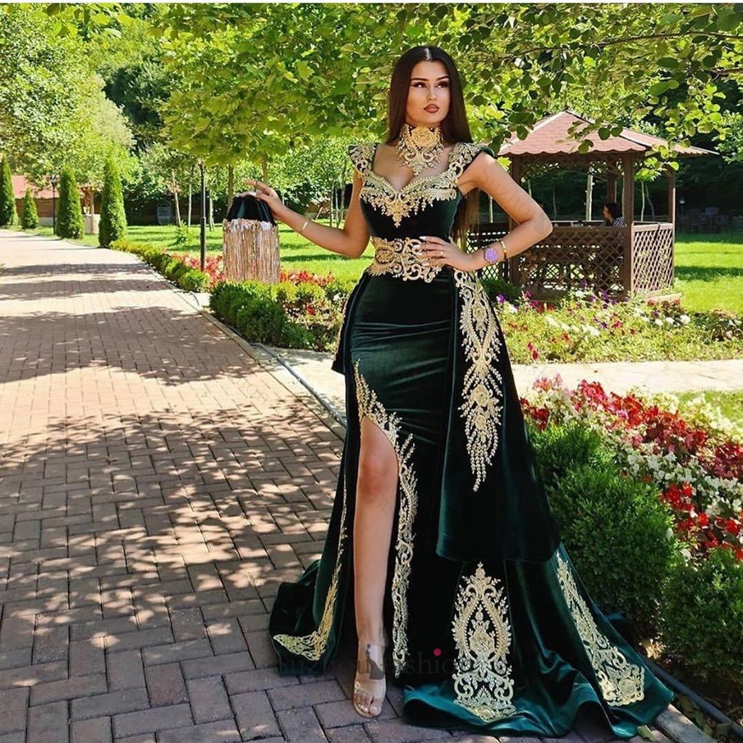 Green Velvet Christmas Party Dress V Neck Lace Appliques Formal Dress With Detachable Train
