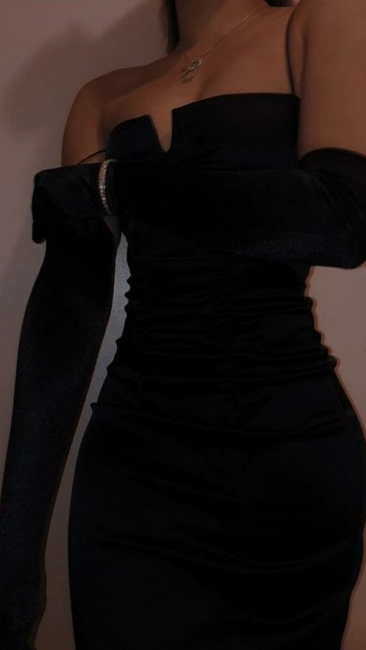 Spaghetti Straps Velvet Short Homecoming Dress Gothic Party Dress - VelvetHem