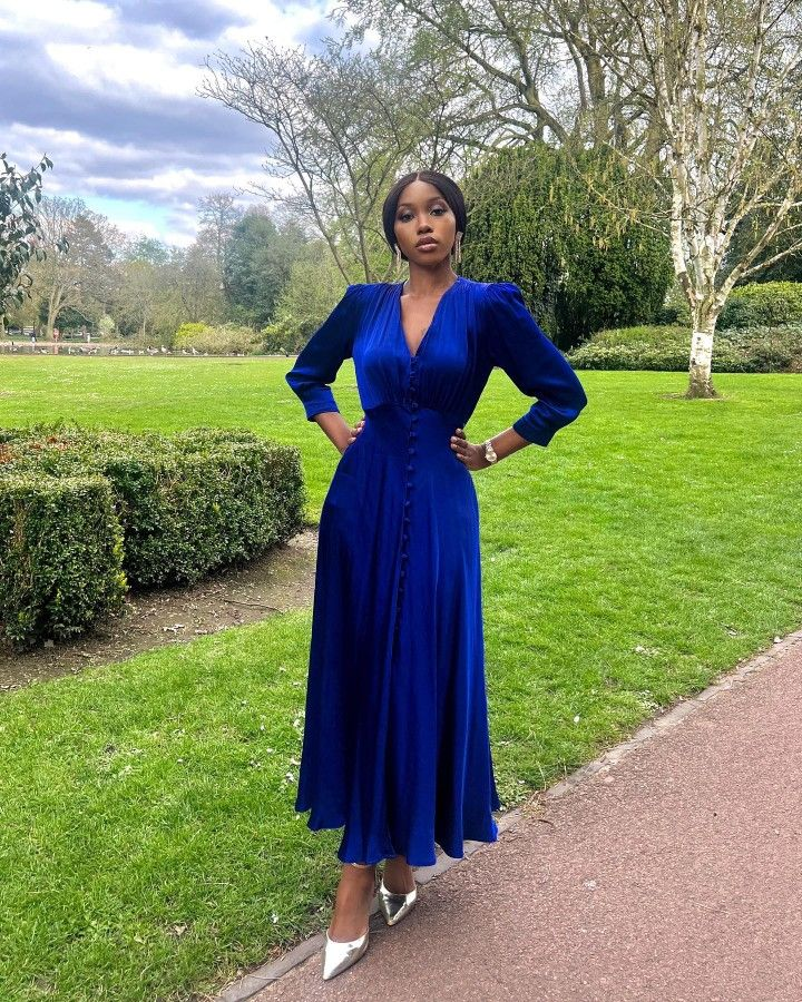 Elegant Royal Blue Velvet Prom Dress With Long Sleeves