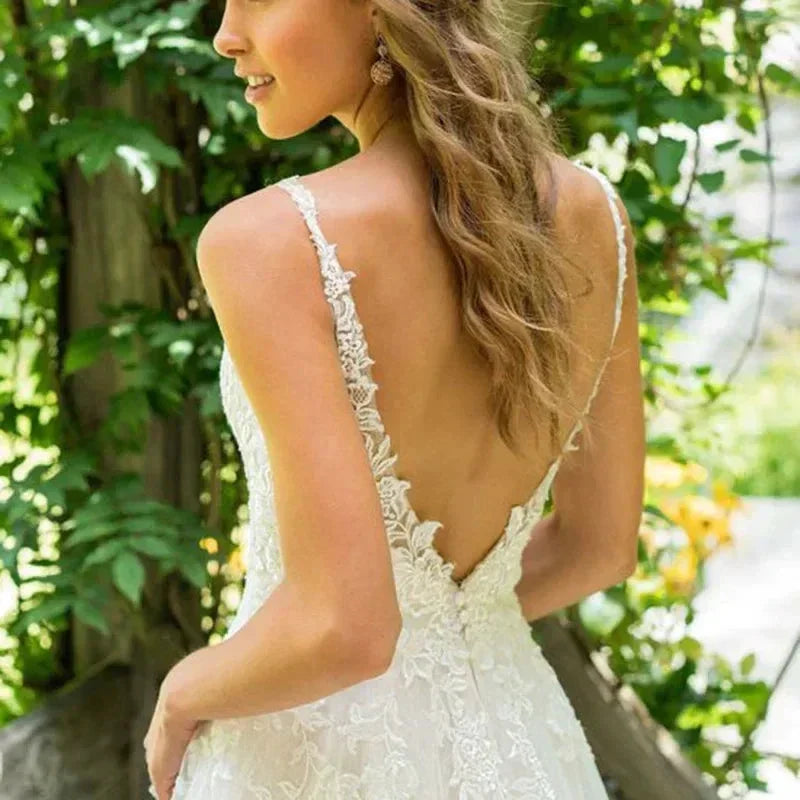 Haute Couture Elegant White Tulle Backless Spaghetti Strap Sweep Train V-Neck Backless A-LINE Embroidery Wedding Dress (ZD14209)