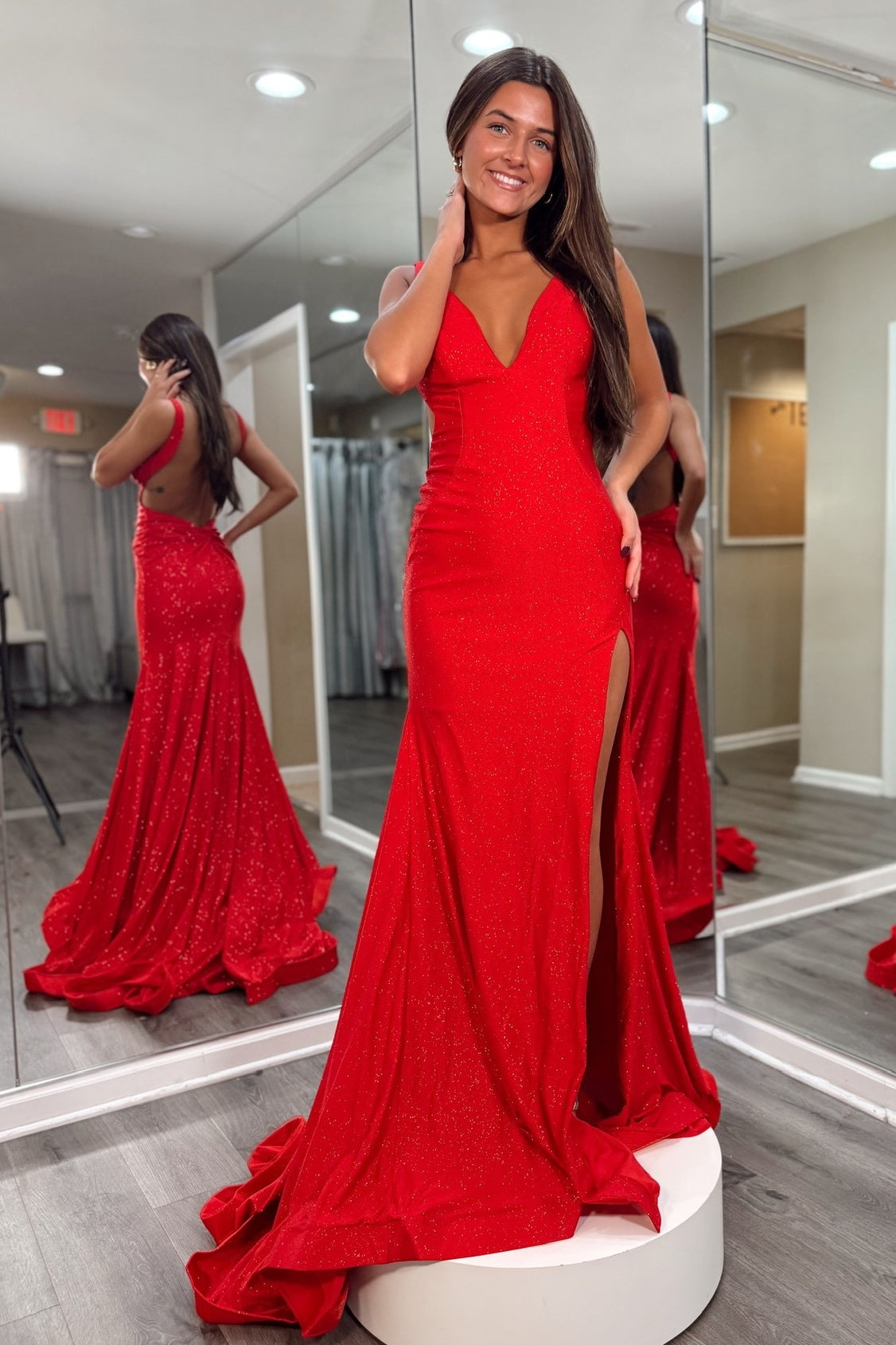 Hot Mermaid V Neck Red Long Prom Dress with Backless - View 4 | VelvetHem