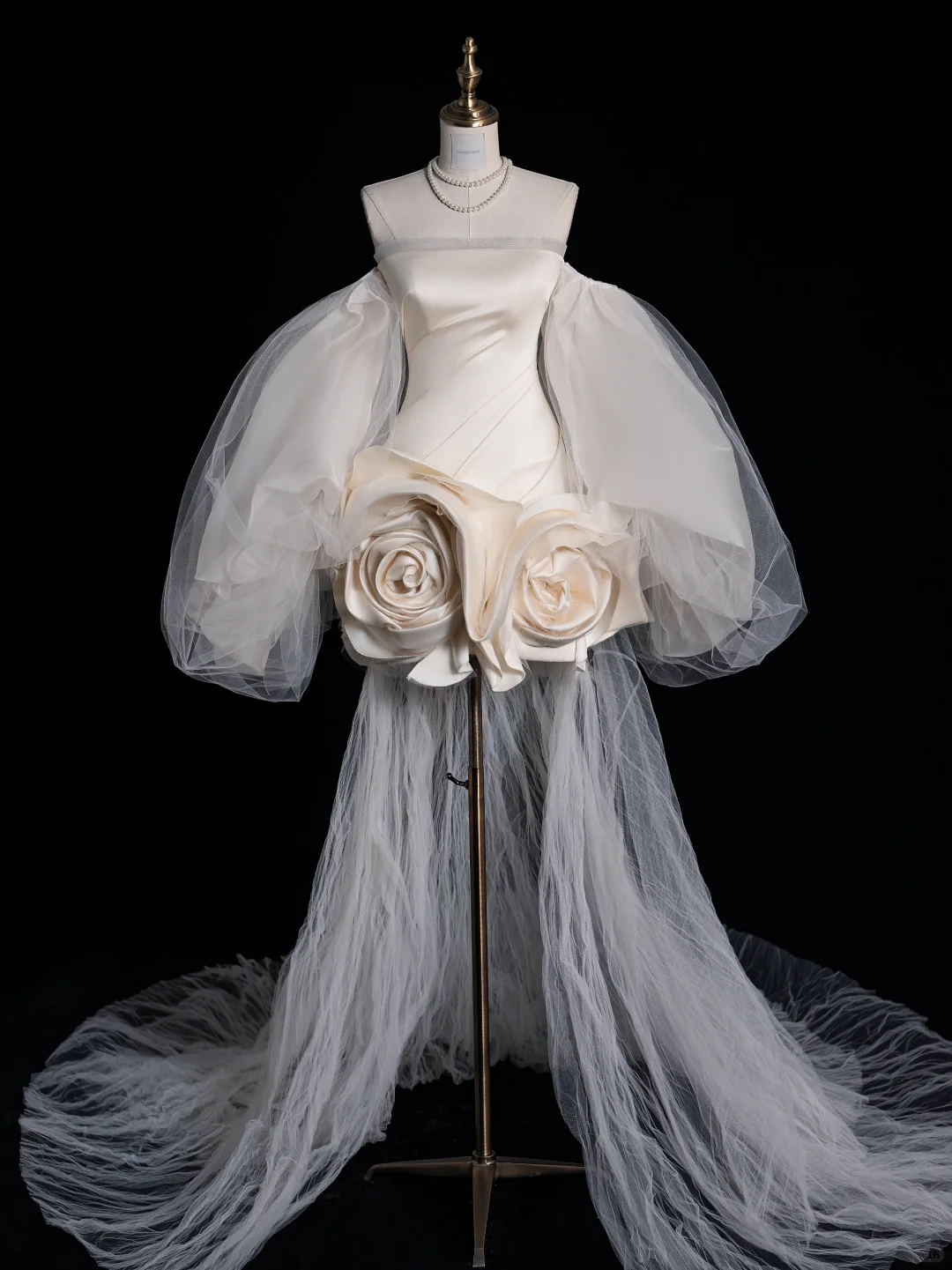 Pretty Strapless White Tulle Satin Puff Sleeves Sheath Short Party Dress Homecoming Dress With Rose Flowers