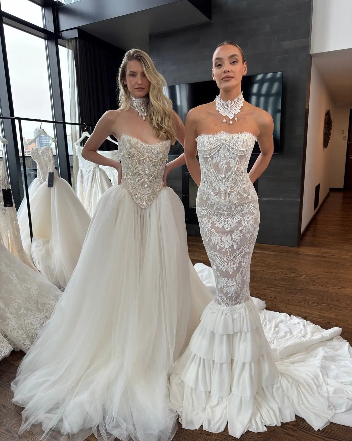 Elegant White Strapless Sheer Lace Mermaid Wedding Dress with Neckwear ZP089