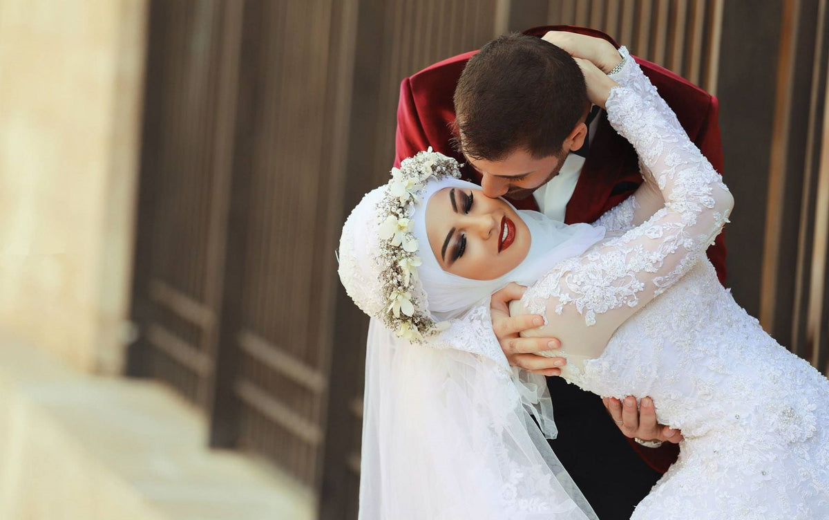 Ivory Long Sleeve Wedding Dress Arabic Lace Appliqued Bridal Gown with Detachable Train