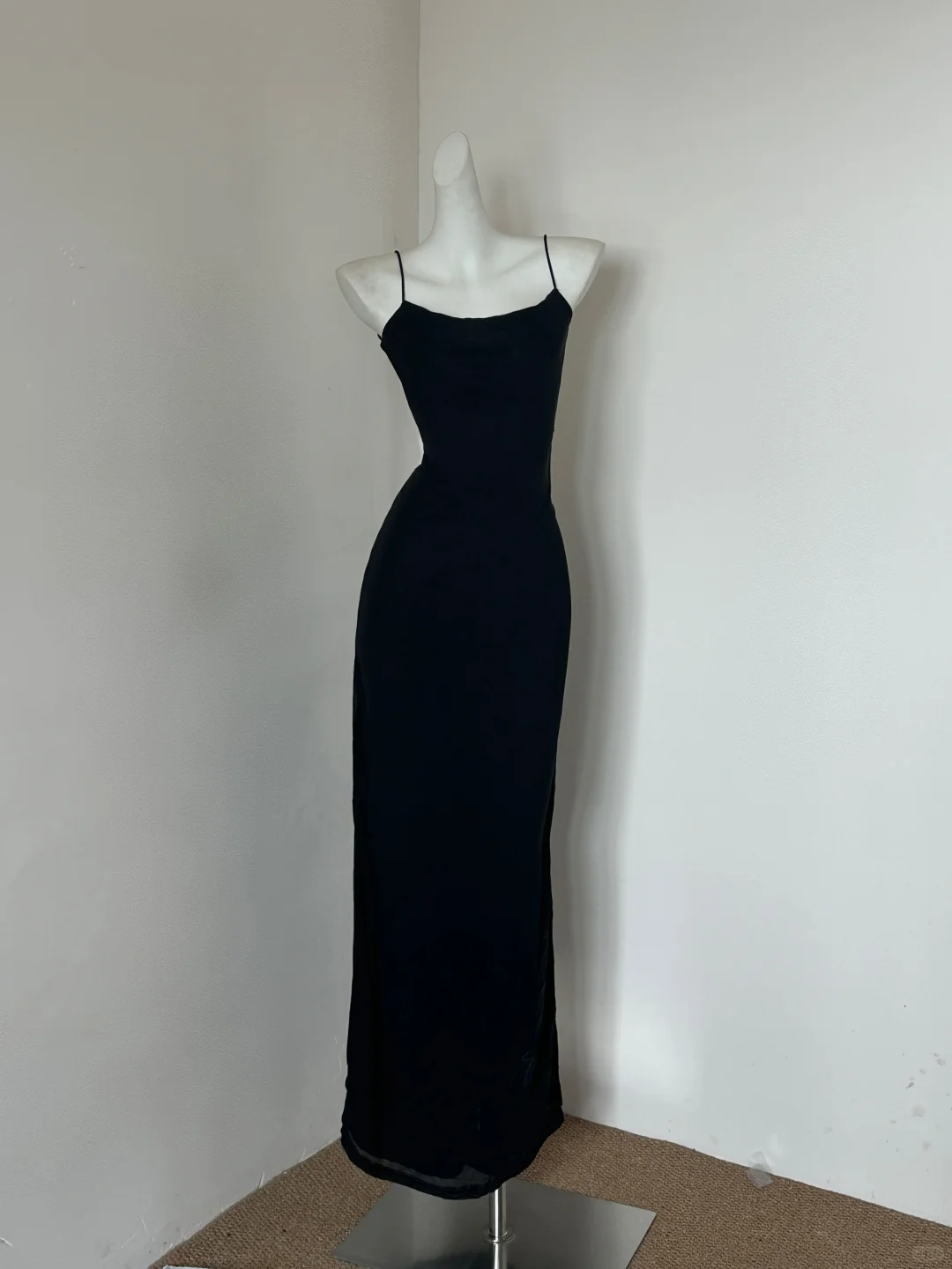 Simple Black Spaghetti Straps Sheath Coaktail Dress Party Dress - VelvetHem