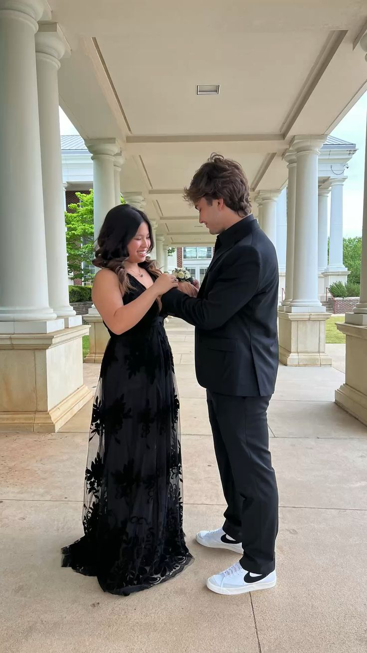 Black A-line V Neck Prom Dress Black Evening Gown Y6517 - VelvetHem