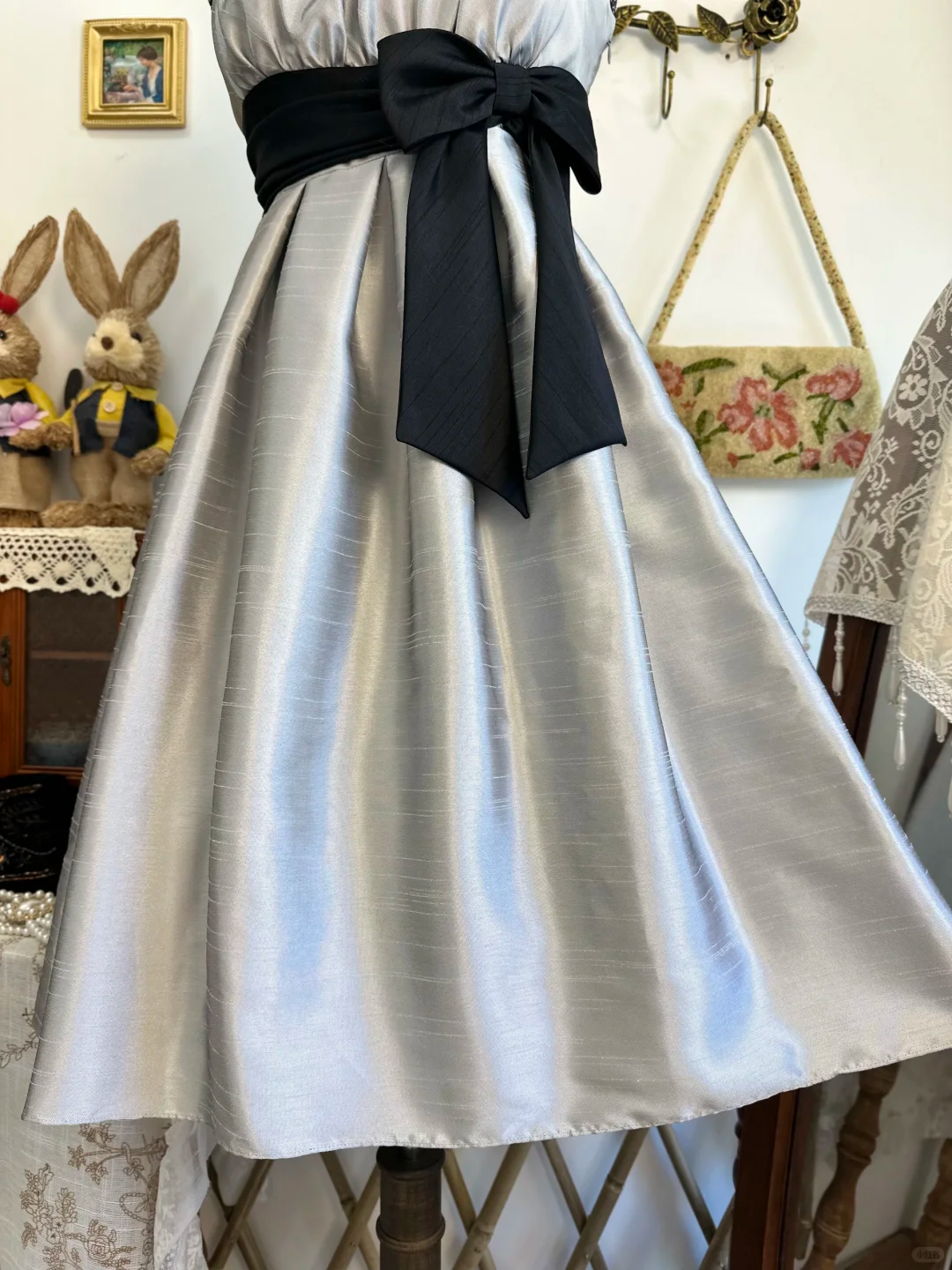 Vintage Silver Gray Satin A Line Short Prom Formal Graduation Homecoming Dress With Bow - View 5 | VelvetHem