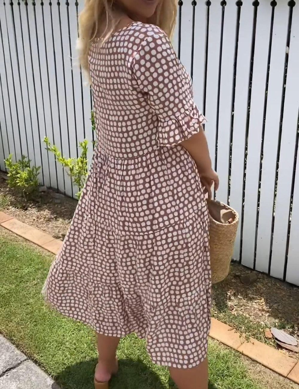 Rosalía Aesthetic Short Sleeved Midi Dress with a Round Neckline Elevated Occasion Wear