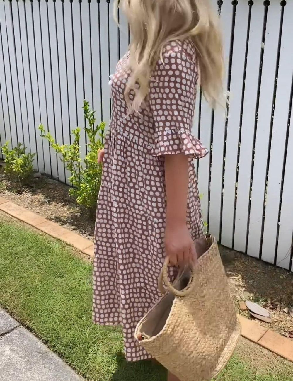 Rosalía Aesthetic Short Sleeved Midi Dress with a Round Neckline Elevated Occasion Wear