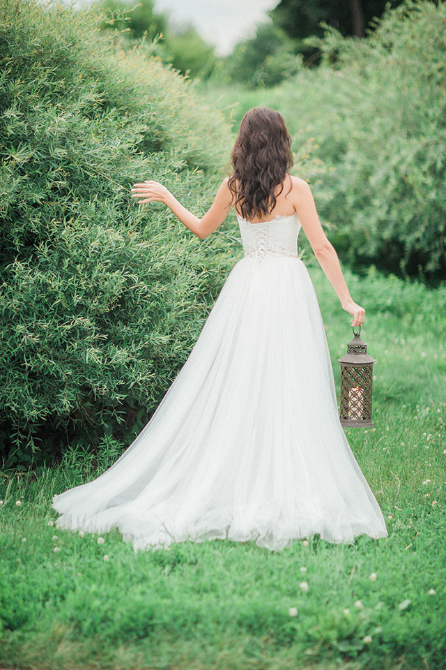 Latest Strapless Lace Bridal Gowns A-Line Lace-Up Long Beach Wedding Dresses