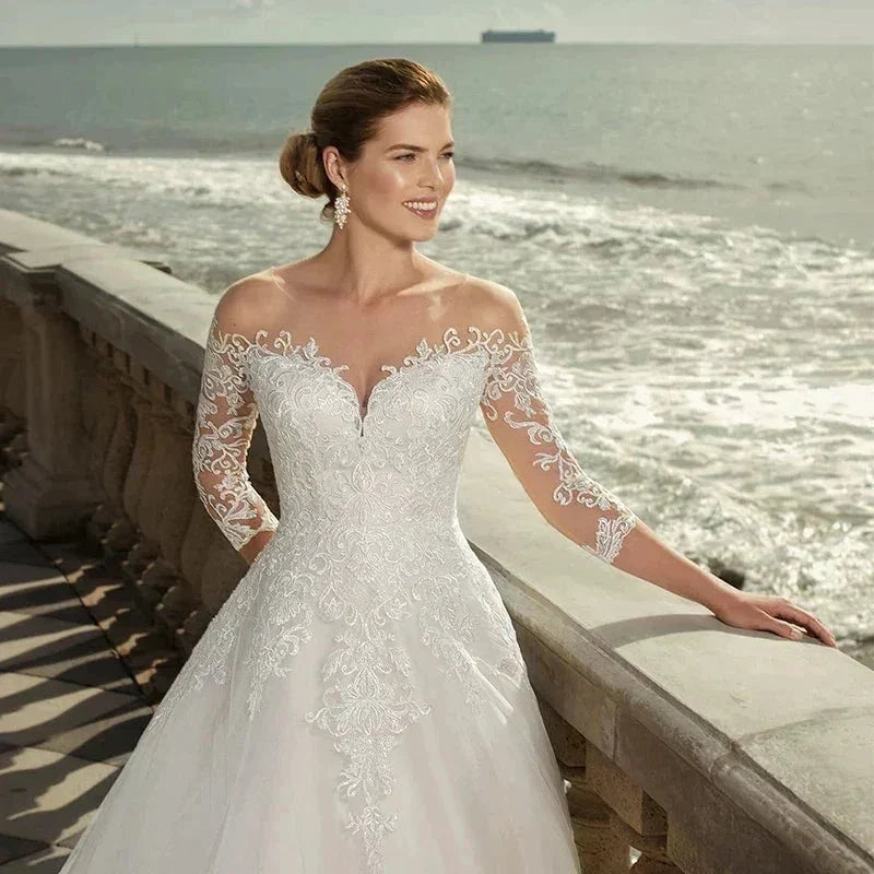 MACDUGAL Exquisite Three-Quarter Sleeves Mopping O-Neck Lace Charming Applique Back Lace Double Button Wedding Dress (ZD14268)