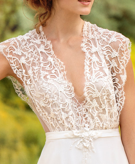 New Arrival Deep V-Neck Lace Bridal Gown Floor Length Boeknot Beach Wedding Dress