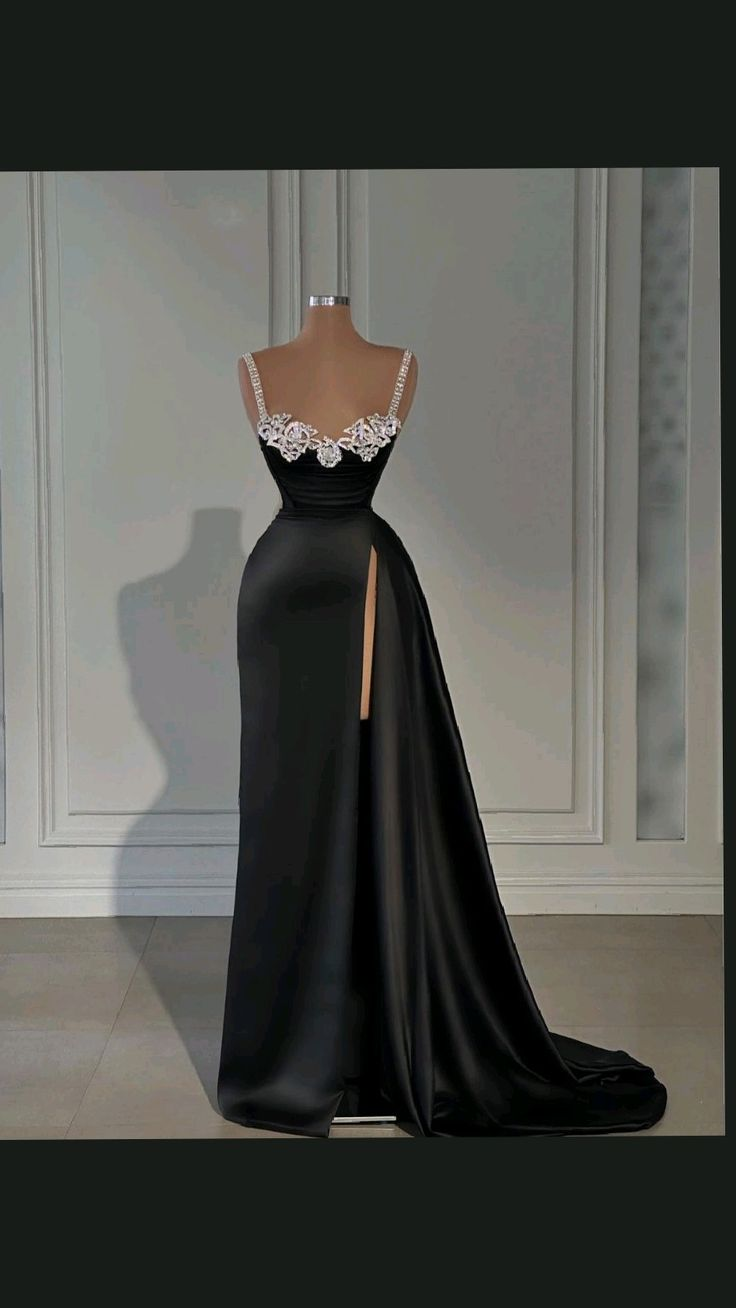Attractive Black Long Evening Dress With High Slit Y4356 - VelvetHem