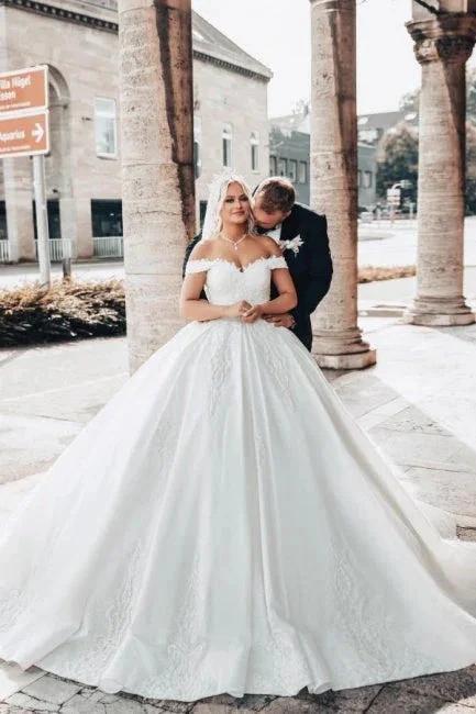 Off-The-Shoulder Sweetheart Stain Ball Gown Wedding Dress with Appliques (ZD15724) - VelvetHem