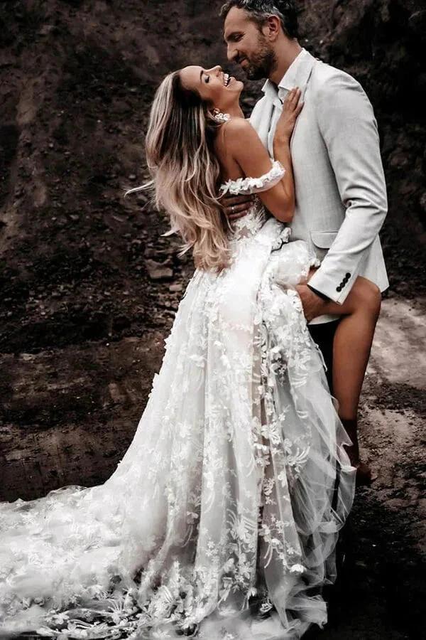 Off-the-Shoulder Tulle Lace Flowers Rustic Wedding Dresses Boho Wedding Gown (ZD16183)
