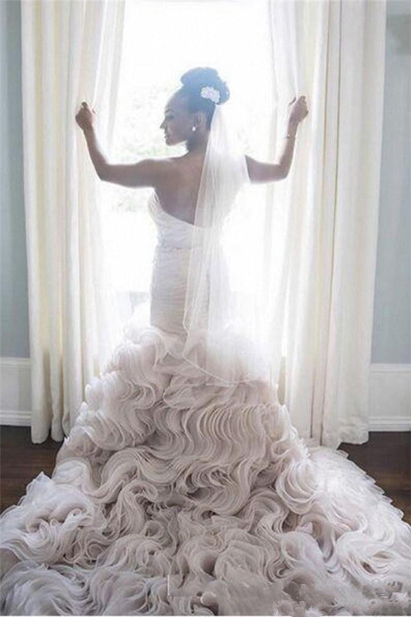 Organza Sweetheart Ruffles Sheath Court-Train Open-Back Wave-Design Sleeveless Wedding Dress