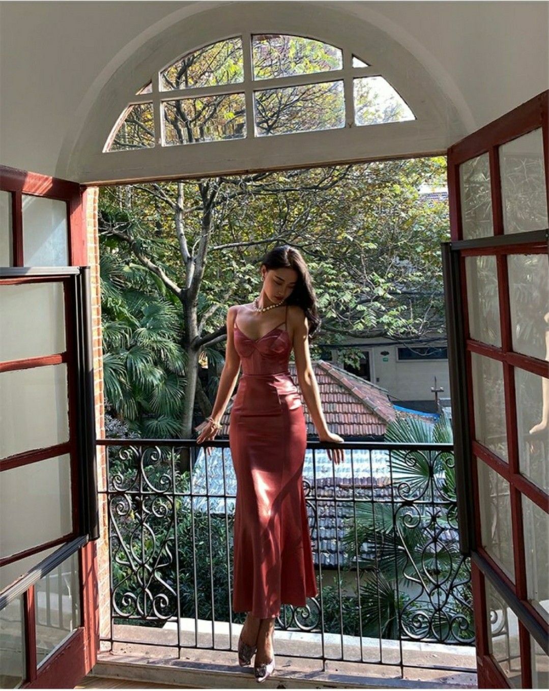 Vintage Red Brown Mermaid Deep V Halter Backless Satin Long Prom Dress Evening Dress - VelvetHem